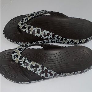 CROCS Camouflage Thong Rubber Sandals with Cushion Sole